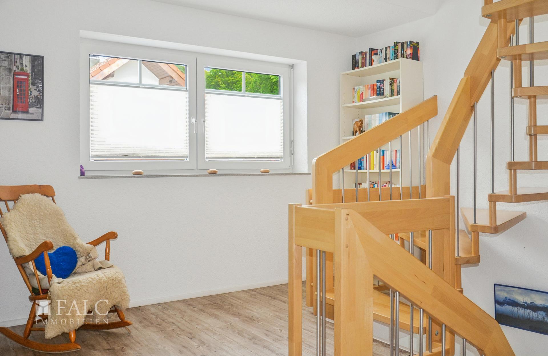 Treppenhaus OG mit Fenster